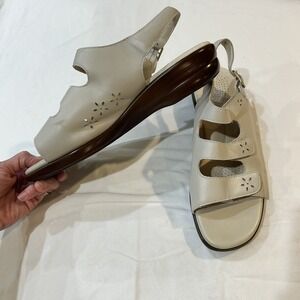 SAS Quatro Slingback Leather Sandal‎ Women 9.5 Bone Beige Strappy Tripad Comfort